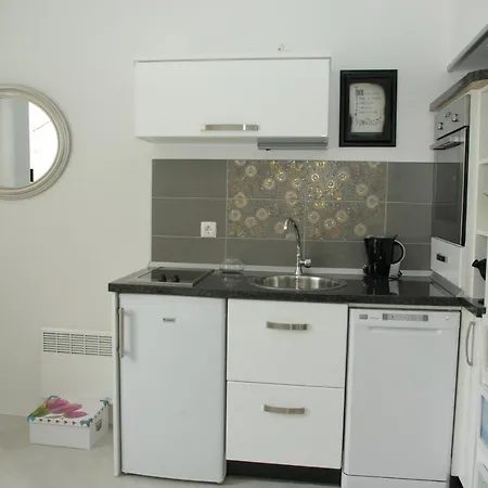 Lejlighed With Parking Space - 12063 *