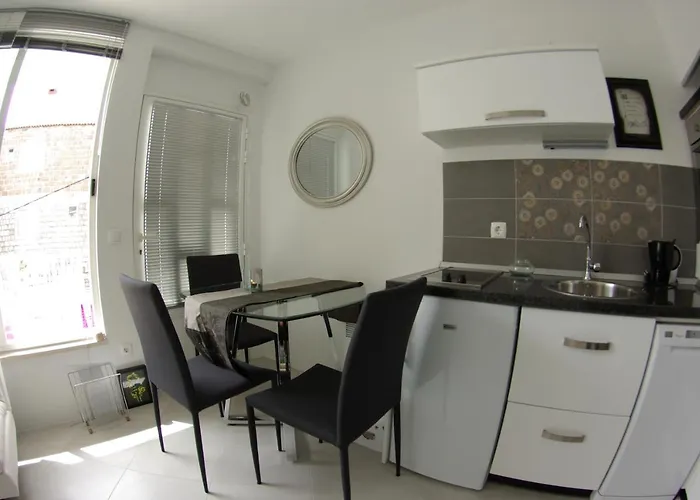Appartamento With Parking Space - 12063 Makarska